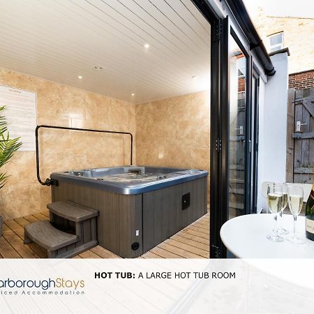 Scarborough Stays - Luxury Townhouse Ideal For Large Groups - Hot Tub Экстерьер фото