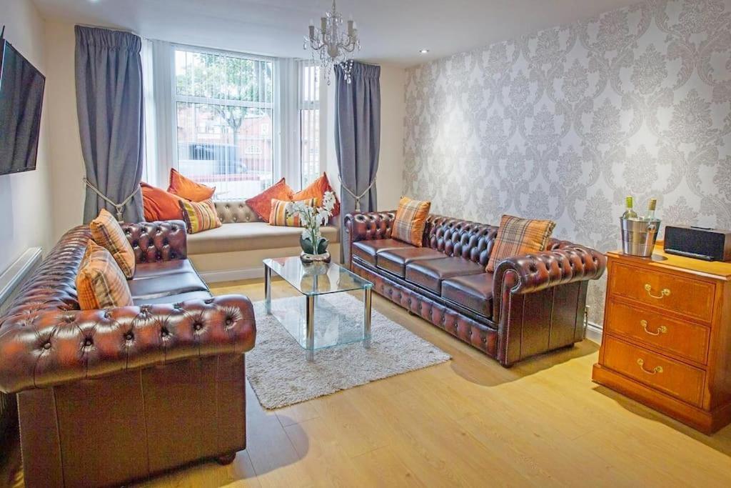 Scarborough Stays - Luxury Townhouse Ideal For Large Groups - Hot Tub Экстерьер фото